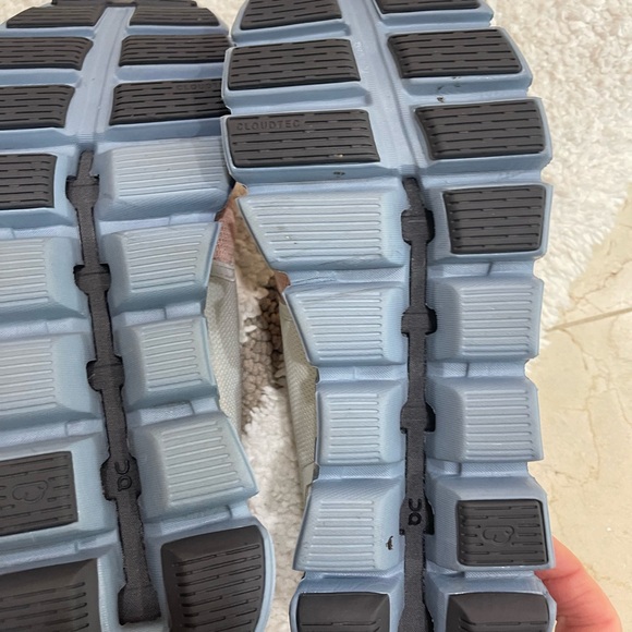 ON sneakers - Picture 10 of 12